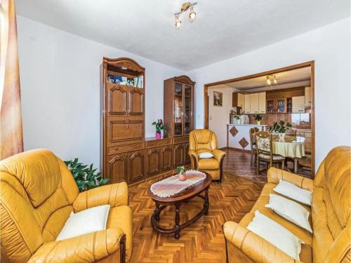  Two-Bedroom Apartment in Kastel Stari, Pension in Kaštela bei Lećevica
