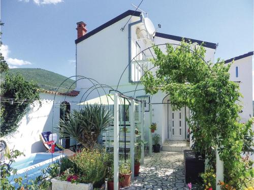  Three-Bedroom Holiday Home in Plano in 21220 Plano