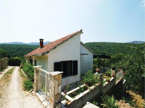  Holiday home Dol Kunicica Dvor in 21460 Dol