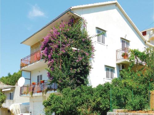  Two-Bedroom Apartment in Jelsa in Jelsa