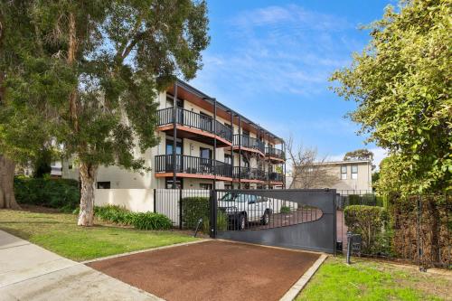 South Perth Executive Apartment