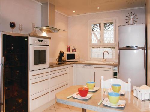 Two-Bedroom Holiday Home in Boulbon gîte à louer Saint-Michel-de-Frigolet