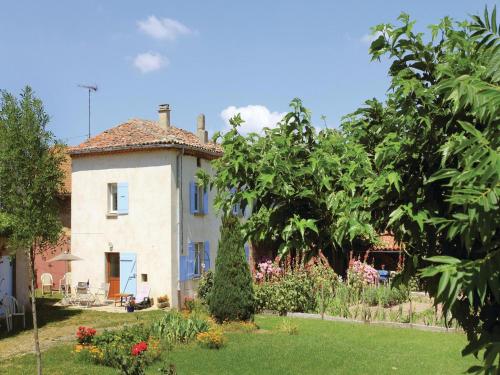 Three-Bedroom Holiday Home in Alboussiere gîte à louer Alboussière