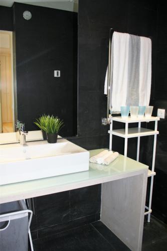 Charming Estoril Apt Beach 5 Min Walk Charming Estoril Apt Beach 5 Min Walk