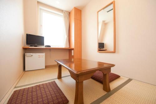 Japanese-Style Single Room with Shared Bathroom - Smoking