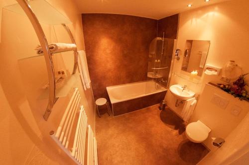 room detail thumbnail 2