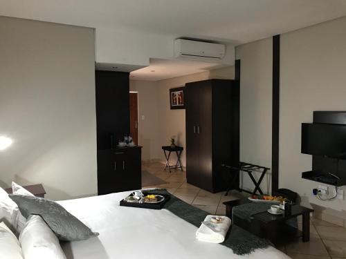 Manor Hills Guest Lodge Room Type - Basic Suite