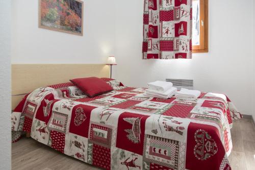 1 double bed, 2 sofa beds