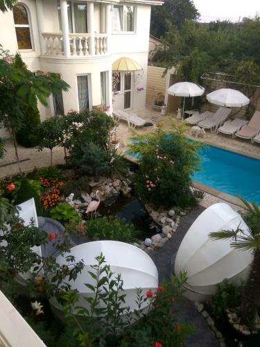 Kert, Farneliya club-hotel in Chornomorsk