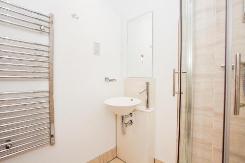 Incredible & Modern Central 1-Bed - London Bridge - image 35