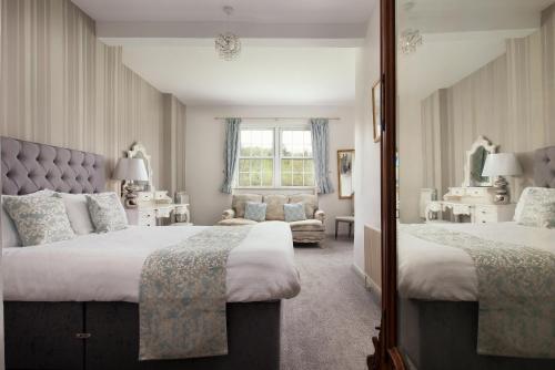 Fox & Hounds Country Hotel - image 14