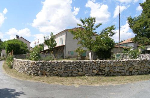 Gite paisible a la Roche - Location saisonnière - La Tour-Blanche-Cercles