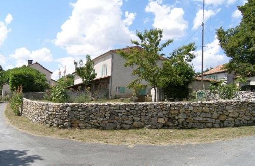 Gite paisible a la Roche gîte à louer Léguillac-de-Cercles