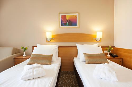 Hotel Termal - Terme 3000 - Sava Hotels & Resorts Set in a prime location of Moravske Toplice, Hotel Termal - Sava Hotels & Resorts puts everything the city has to offer just outside your doorstep. Offering a variety of facilities and services, the h