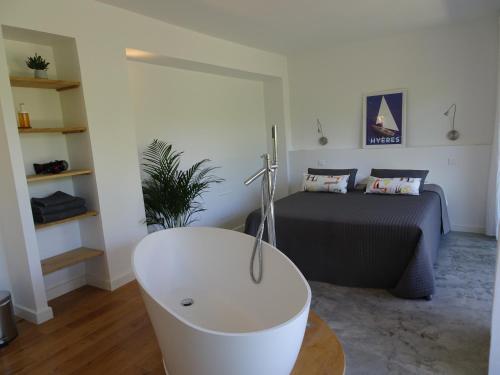 Le Cube Hotel design a Hyeres Plage avec Piscine et Cuisine photo 22