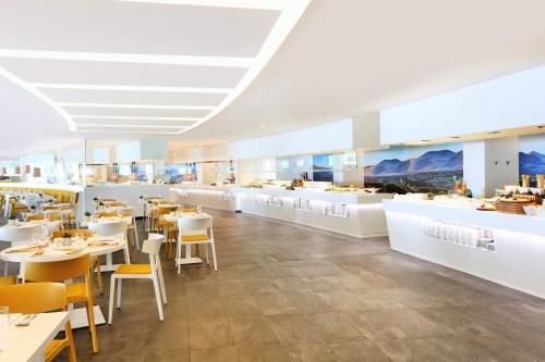 餐廳, 蘭薩羅特公園伊貝羅斯塔選擇酒店 (Iberostar Selection Lanzarote Park) in 普拉亞布蘭卡