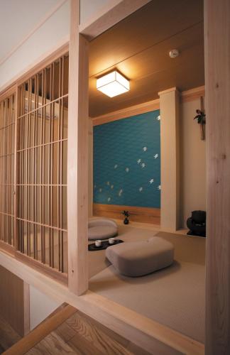 Villa Honenin Nishi Villa Honenin Nishi is a popular choice amongst travelers in Kyoto, whether exploring or just passing through. Both business travelers and tourists can enjoy the propertys facilities and services. Se