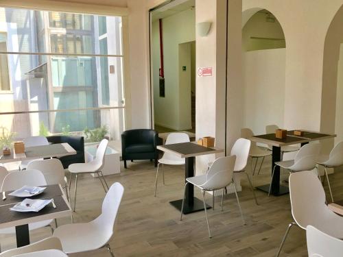 Shared lounge/TV area, Academy Hotel in Fiumicino Airport