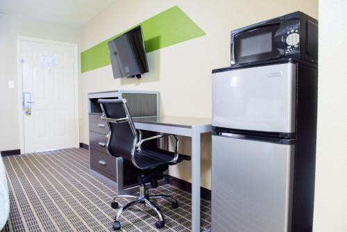 Days Inn & Suites by Wyndham Athens