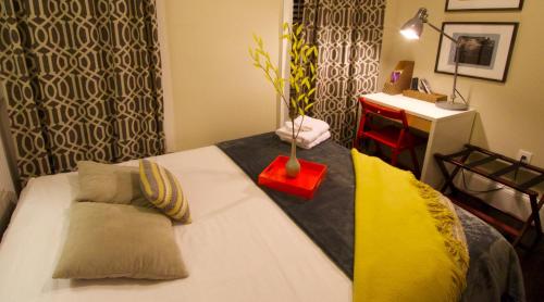 Beautiful 3BR 3BA Duplex parking Best Location Boston - image 9