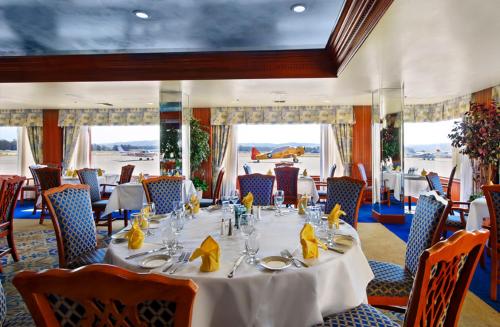 Radisson Hotel Santa Maria - image 2