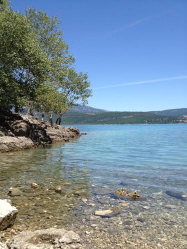 Skats, Longo Mai in Sillans La Cascade ciems