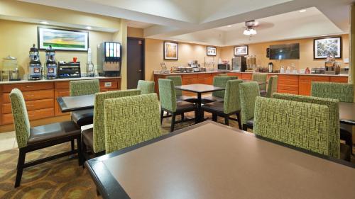 طعام و مشروبات, بيست ويسترن بلس ميشاواكا إن (Best Western Plus Mishawaka Inn) in ميشاواكا