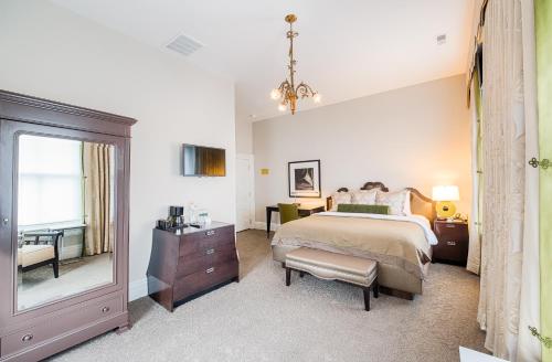 Morrison Clark Historic Inn Room Type - Junior Suite King