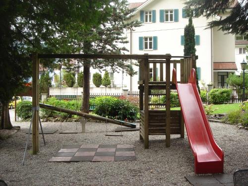 Igrišče, Hotel Eden Sisikon in Uri