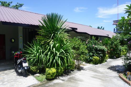 Nadapa Resort near Sai Nuan Strand