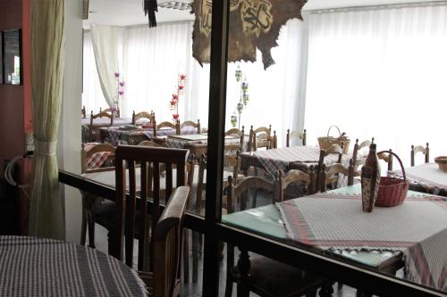 餐厅, Kasgar Court Hotel in 金瑞目