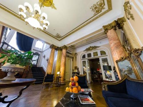 Grand Boutique Hotel