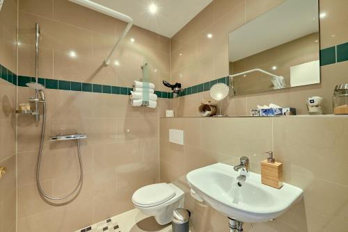 Double Room image 5