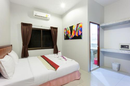 Freedom Hotel thumbnail 4