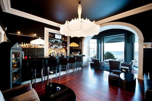 10906718 Farol Hotel