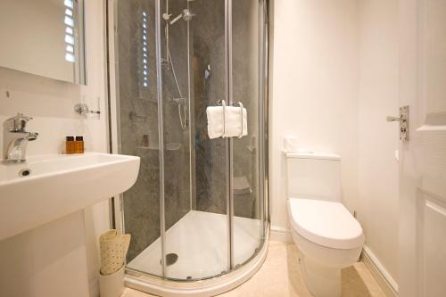 Falls of Lora Hotel - image 4