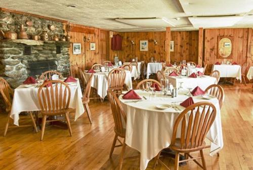 The Vermont Inn Located in Mendon, The Vermont Inn is a perfect starting point from which to explore Mendon (VT). The property features a wide range of facilities to make your stay a pleasant experience. Service-mind