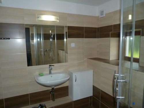 浴室, Apartmány Natálie (Apartmany Natalie) in 杜布尼