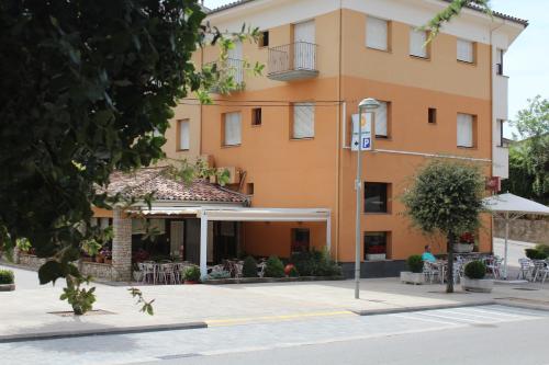 ทางเข้า, Hostal Montserrat in โตนา