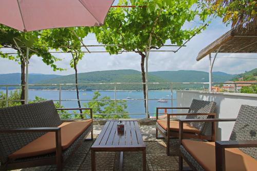  Apartments in Rabac 16930, Unterkunft in Rabac