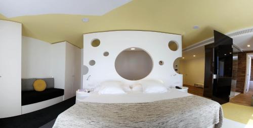 Room Mate Pau - image 2