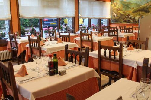 ห้องอาหาร, Hostal Montserrat in โตนา