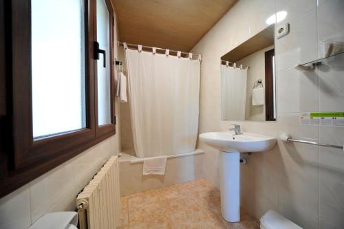 Hostal Vall D'Aneu - image 11