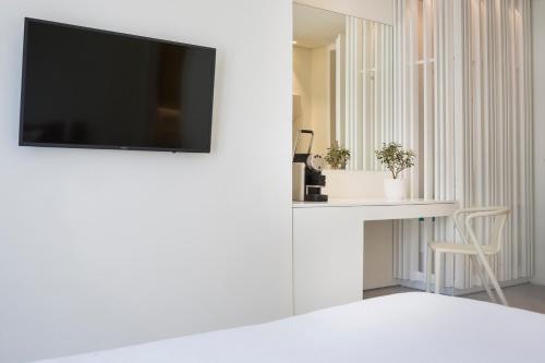 Luxury Double with Mountain View image 4