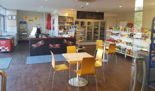 Te Kaha Beach Hotel