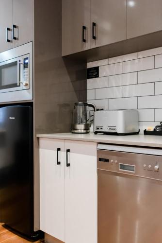 Bespoke On Main in Ruterglena