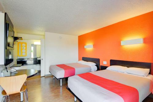 Motel 6-Oklahoma City, OK - Frontier City Motel 6 Oklahoma City North - Frontier City is a popular choice amongst travelers in Oklahoma City (OK), whether exploring or just passing through. Featuring a satisfying list of amenities, guests wil