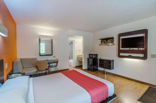 King Room - Disability Access - Non-Smoking