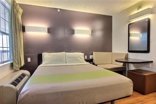 Queen Room - Disability Access - Roll in Shower
