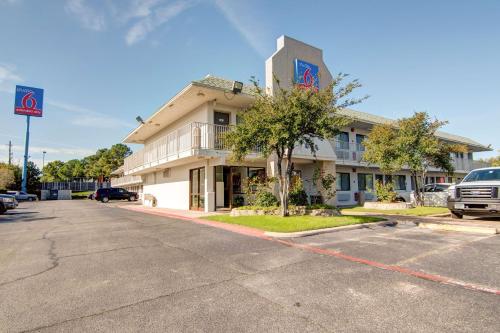 Studio 6-Grand Prairie, TX, Grand Prairie